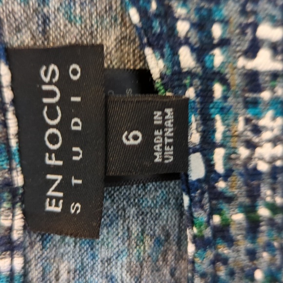 Short Sleeved Dress - Picture 3 of 4